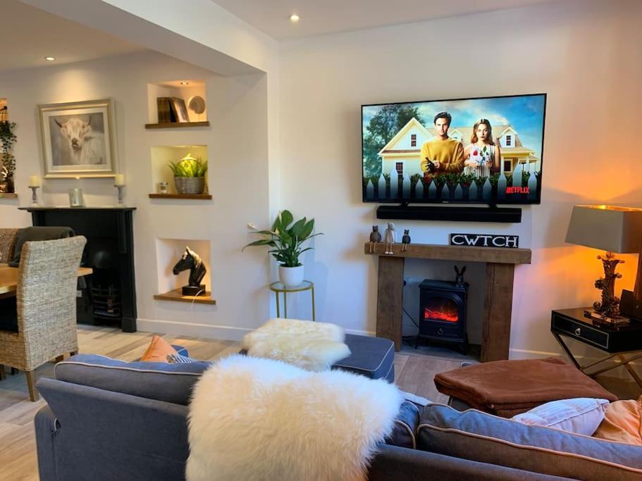 Renovated Miner'S Cottage - Family & Dog Friendly Abertillery エクステリア 写真