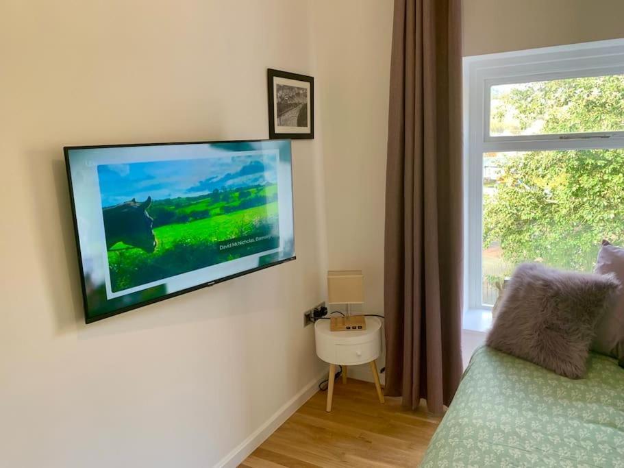 Renovated Miner'S Cottage - Family & Dog Friendly Abertillery エクステリア 写真